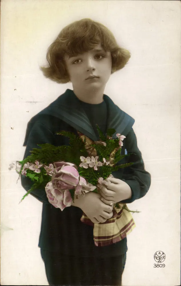 Criança em traje de marinheiro — com buquê de flores — RA NOER n°3809 - Frente