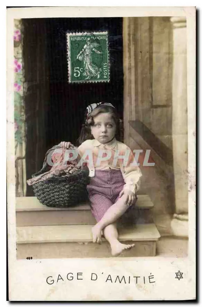 Menina sentada em degraus — Gage d'Amitié — Gage d'Amitié, n°480 - Frente