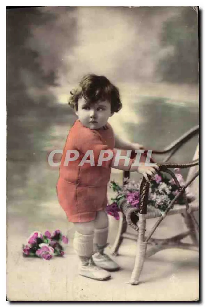 Menina pequena com vestido vermelho — estúdio — editor desconhecido - Frente