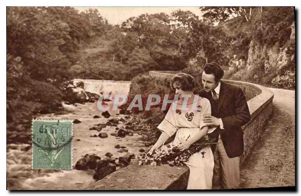 Casal ao lado de um curso d'água — fotografia — Aurographie, n°150 - Frente