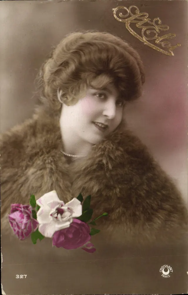 Jovem mulher em pele — buquê de rosas — editor Croissant, Paris, n° 327 - Frente