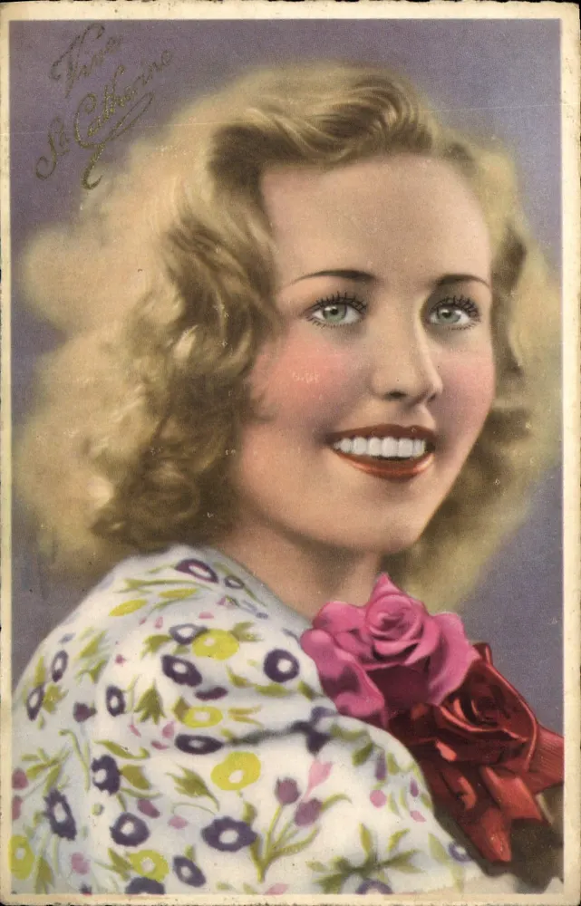 Mulher jovem sorridente — retrato colorido — Santa Catarina - Frente