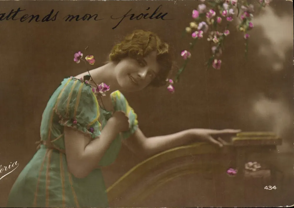 Mulher em vestido verde — orquídeas — editora Gloria, n° 434 - Frente