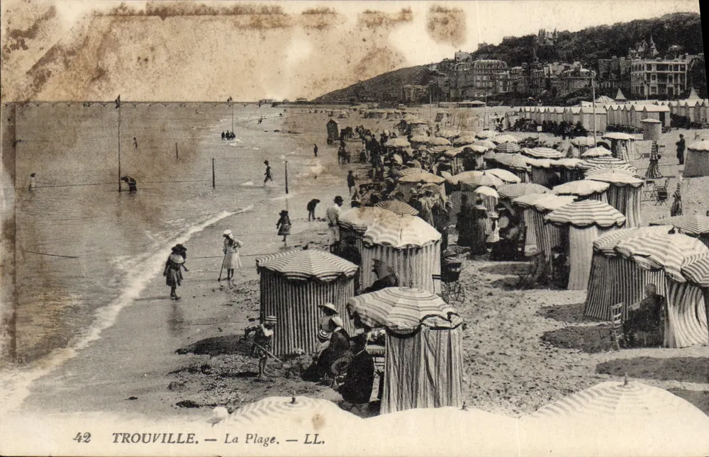 Trouville — A Praia — LL. — n°42 - Frente