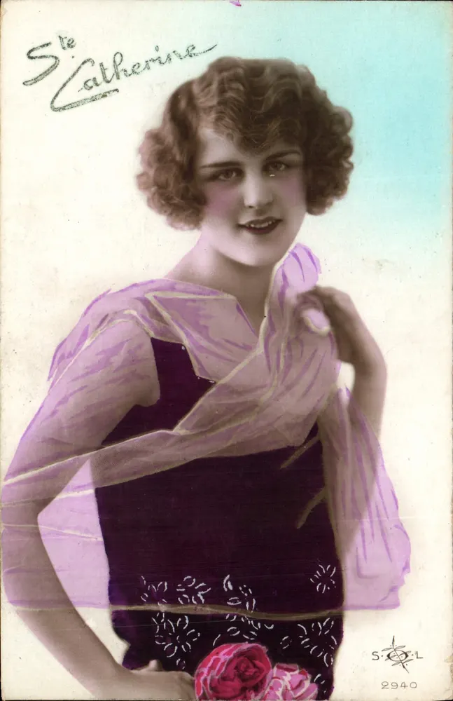 Santa Catarina — jovem mulher com vestido roxo e véu — S. C. L. 2940 - Frente
