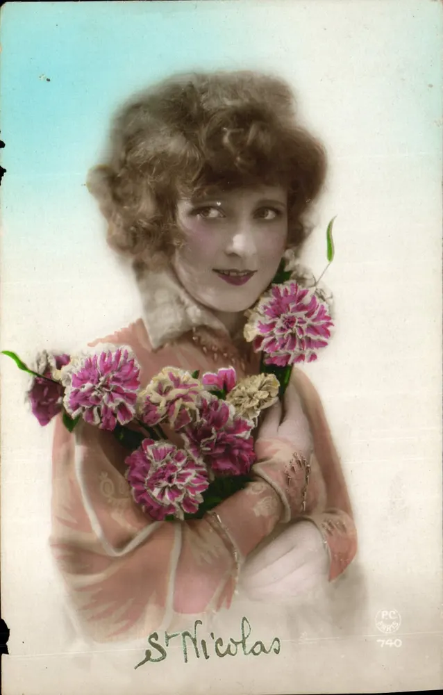 Jovem mulher alegre — com buquê de margaridas — editor S. Nicolas, n° 740 - Frente