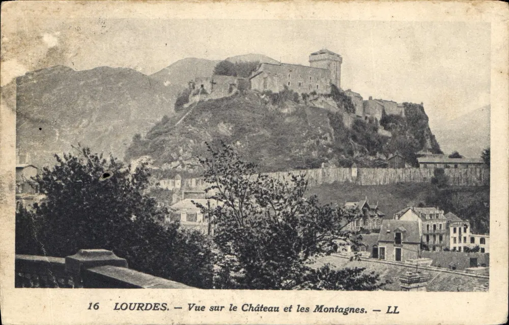 Lourdes — Ansicht des Schlosses und der Berge — LL - Vorderseite