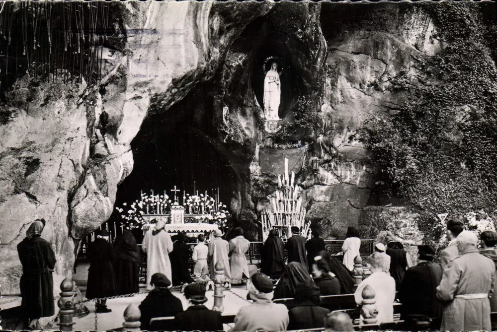 Lourdes — A Gruta Milagrosa — Edição P. DOUCET - Frente