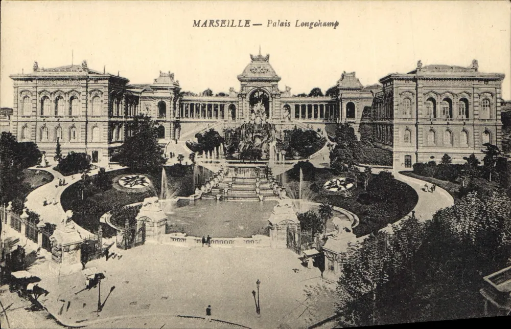 Marselha — Palácio Longchamp — vista do jardim e da fonte - Frente