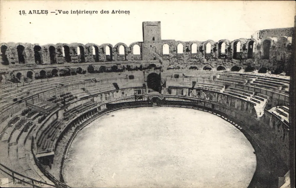 Arles — Vista interior das Arènes — Editor: P. Baudry, n°18 - Frente