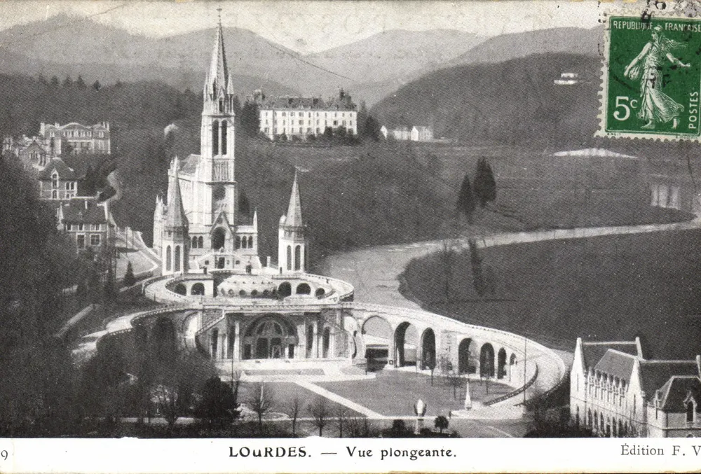 Lourdes — Vista aérea. — Edição F. V. - Frente