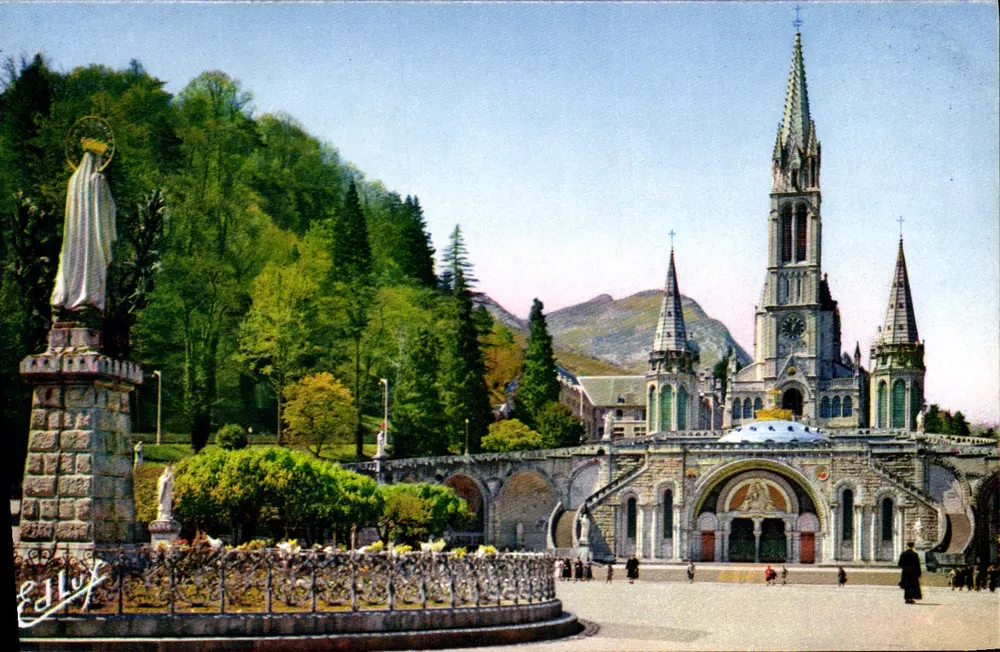Lourdes — Die Basilika und die gekrönte Jungfrau — Edition A. Doucet, Lourdes - Vorderseite