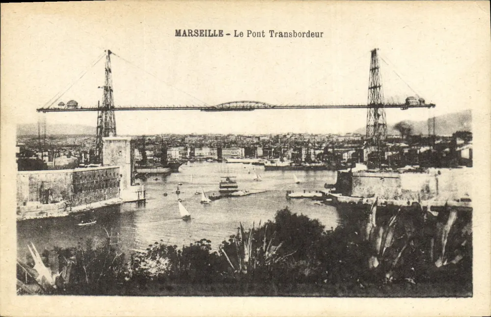 Marselha - O Ponte Transbordador — vista do porto com guindastes - Frente