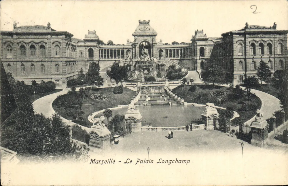 Marseille - O Palácio Longchamp — vista do jardim com fonte e edifícios — cartão postal n°2 - Frente