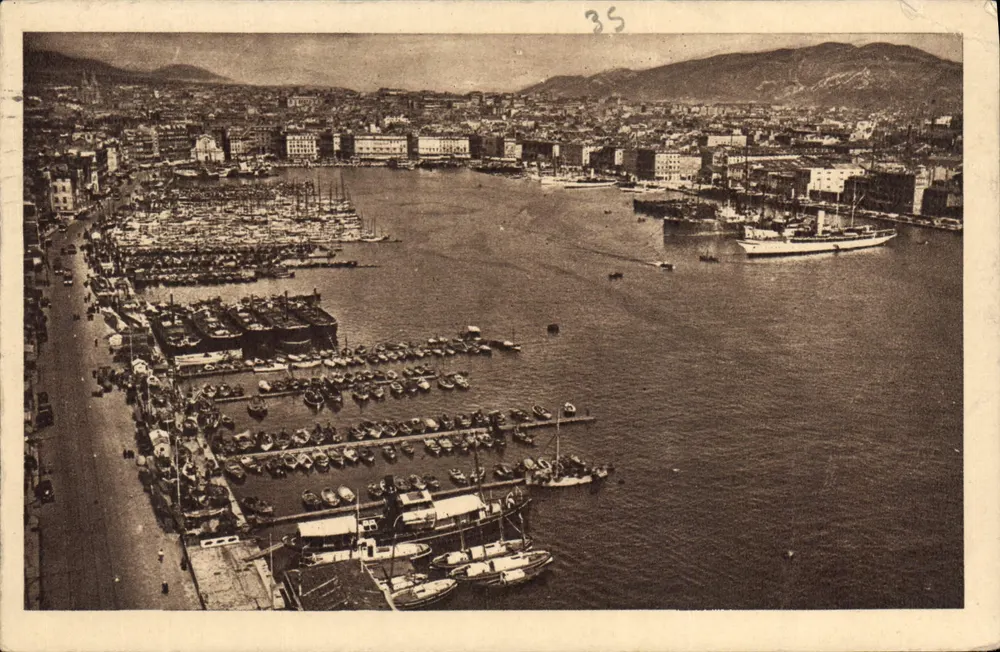 MARSEILLE — Allgemeiner Blick auf den Alten Hafen — Ansichtskarte Nr. 13 - Vorderseite
