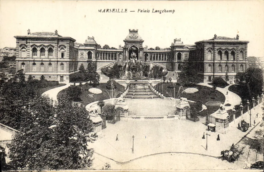 MARSEILLE — Palácio Longchamp — vista panorâmica com fonte central - Frente
