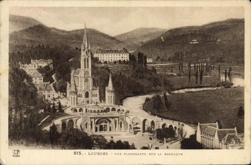 Lourdes - Vogelperspektive auf die Basilika — Verlag Héloïse Frères, Nr. 815 - Vorderseite