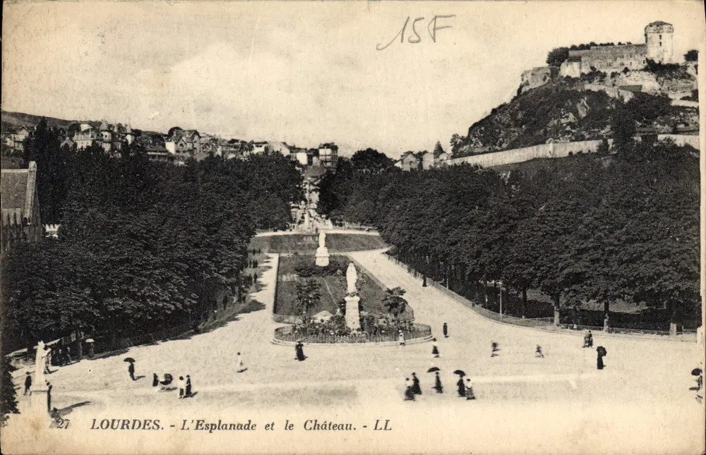 Lourdes - A Esplanada e o Castelo - LL - Frente