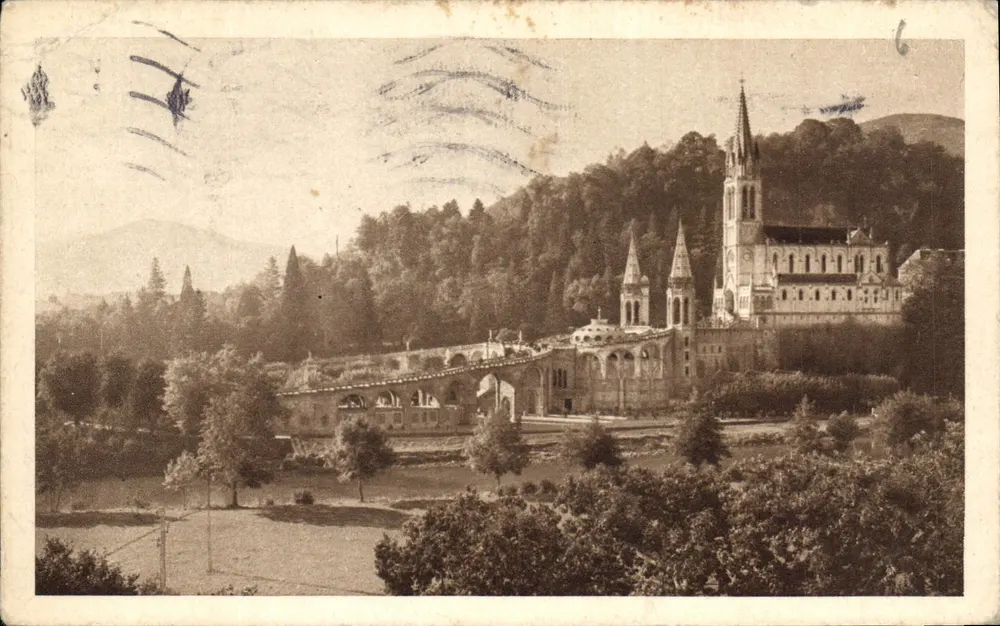 Lourdes — A Basílica vista lateralmente — Edição Plais du Rossire, n°46 - Frente