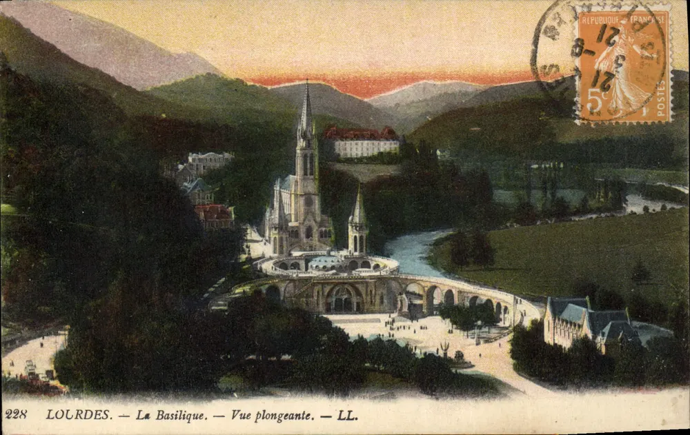 Lourdes — A Basílica — Vista aérea — LL. - Frente