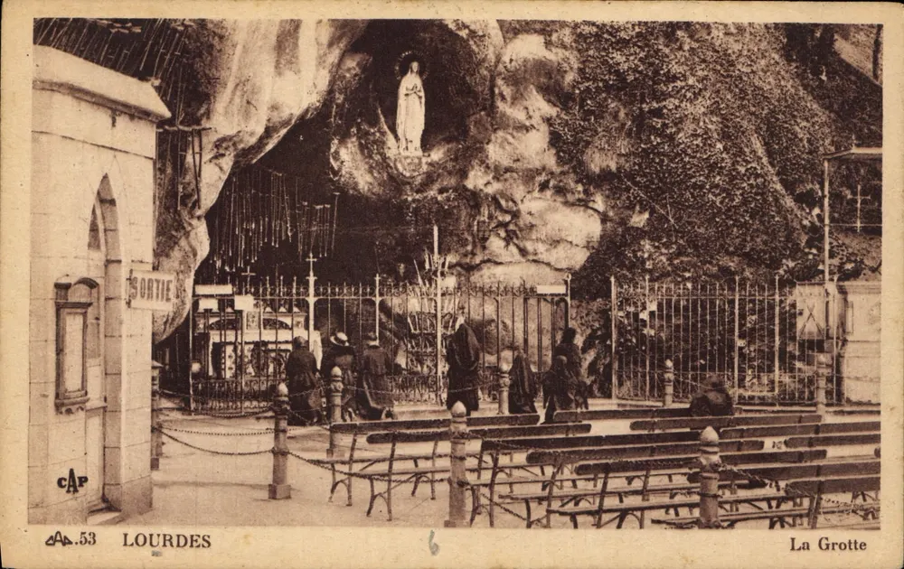 Lourdes — A Gruta — Bilhete postal antigo n°53, editor CAP - Frente
