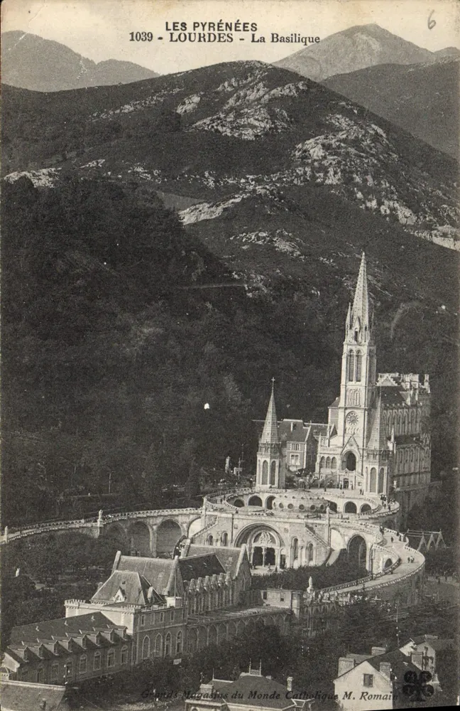 Lourdes — A Basílica — Grands Magasins du Monde Catholique M. Romair - Frente