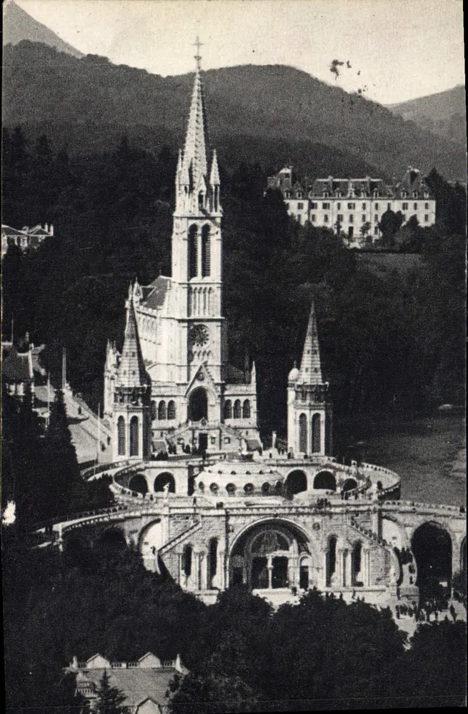 Lourdes — Die Basilika vom Schloss aus gesehen — Édition Photo Quinault, n°34 - Vorderseite