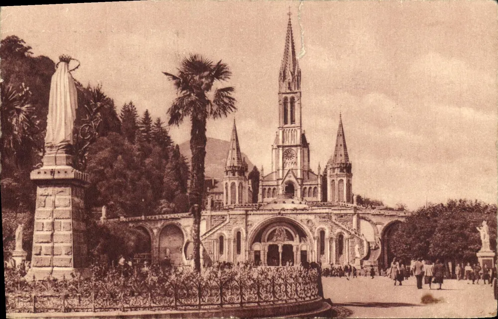 Lourdes — Die Basilika und die gekrönte Jungfrau — Edition P. Doucet, n°67 - Vorderseite
