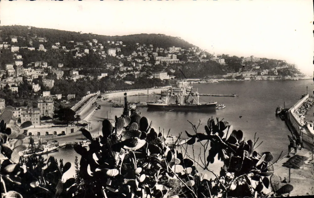 Nice (A.-M.) — Allgemeiner Blick auf den Hafen und den Mont-Boron — A.D.I.A. Künstlerische Ausgabe Nr. 570 N - Vorderseite