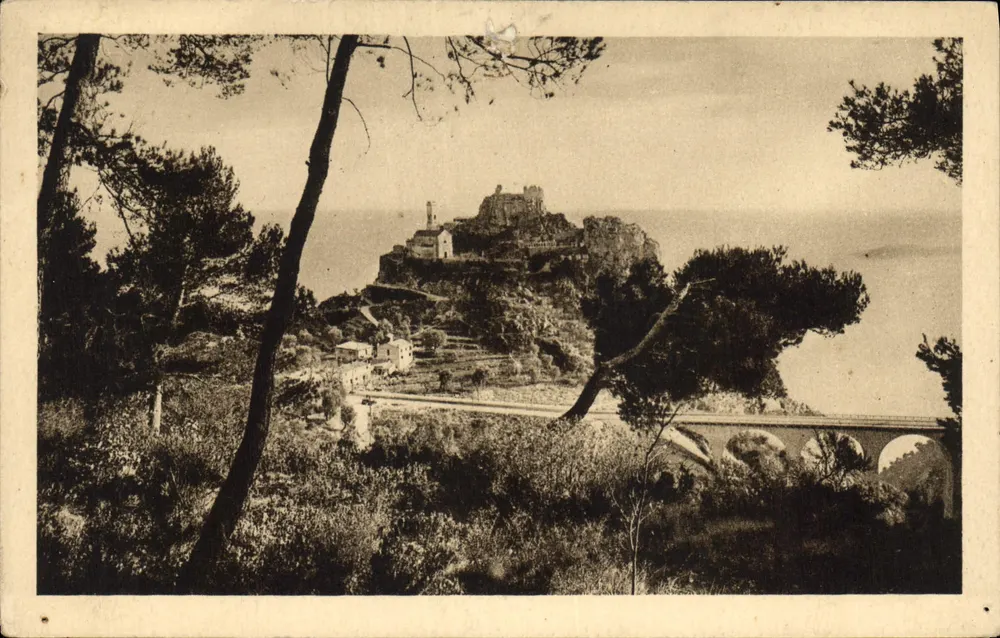 O Belvédère de Eze — Época Sarrazina — Excursão da Grande Corniche - Frente