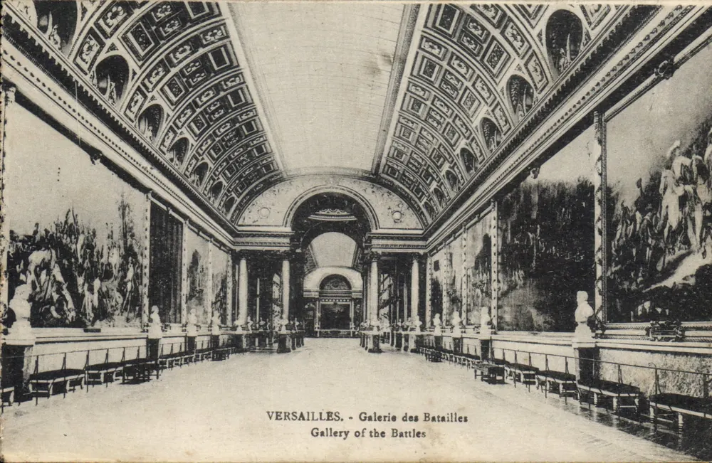 Versailles - Galeria das Batalhas — vista interna com frescos e teto decorado - Frente