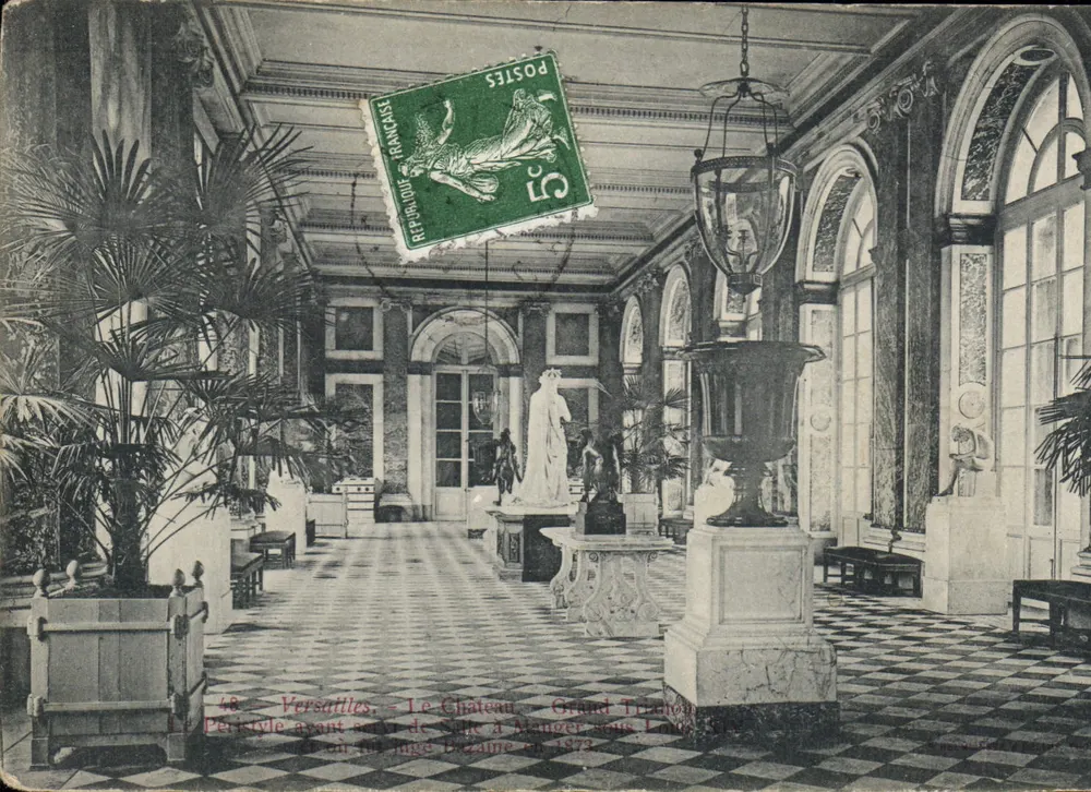 Versalhes — O Castelo — O Grande Trianon — O Pórtico que Serviu como Sala de Jantar sob Luís XIV - Frente