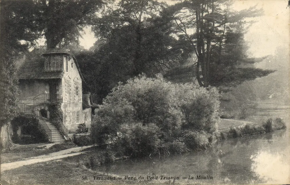 Versailles — Parque do Petit Trianon — Le Moulin - Frente