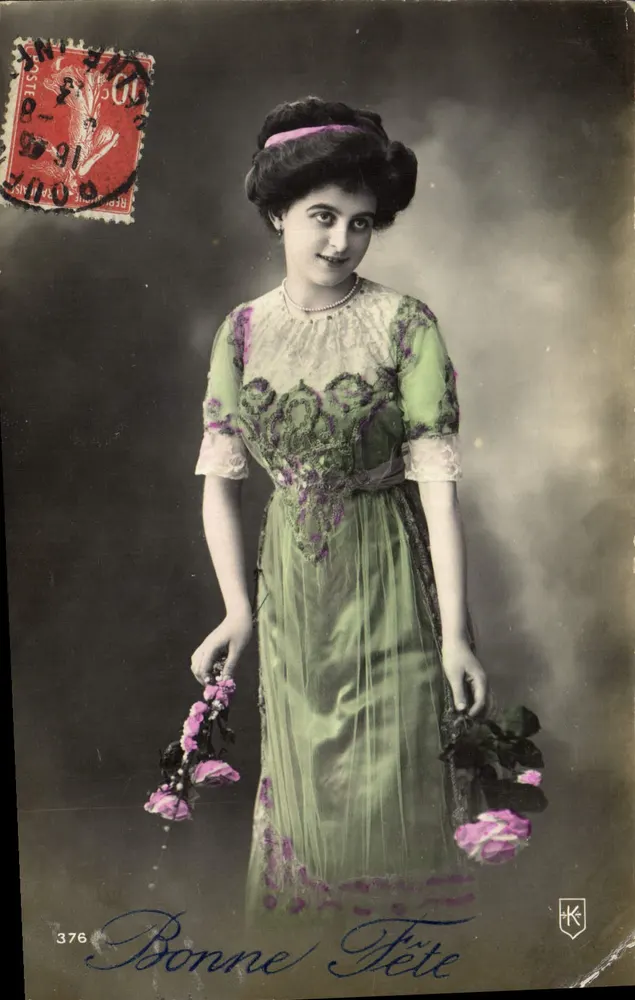 Junge Frau in grünem Kleid — Frohe Geburtstagskarte — Verlag H.K. Nr. 376 - Vorderseite