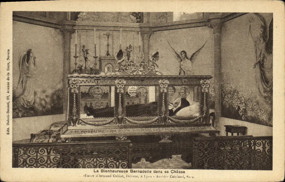 A Bendita Bernadette em sua Cápsula — obra de Armand Calliat, em Lyon — Amédée Cateland, Suce - Frente