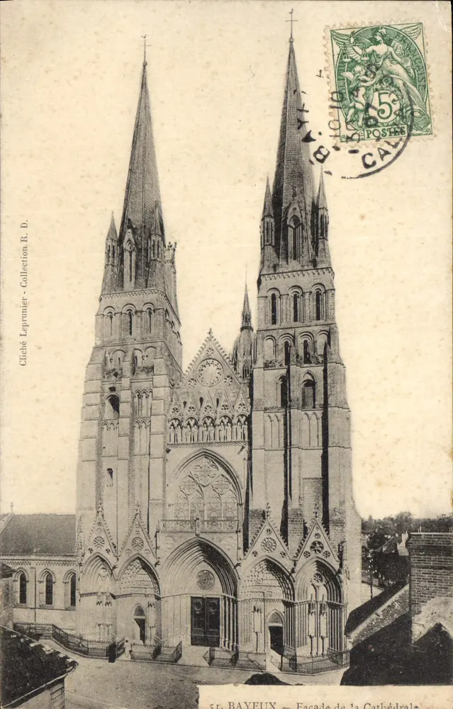 Saint-Bayeux — Fachada da Catedral — Cliché Leprounier - Coleção R. D. - Frente