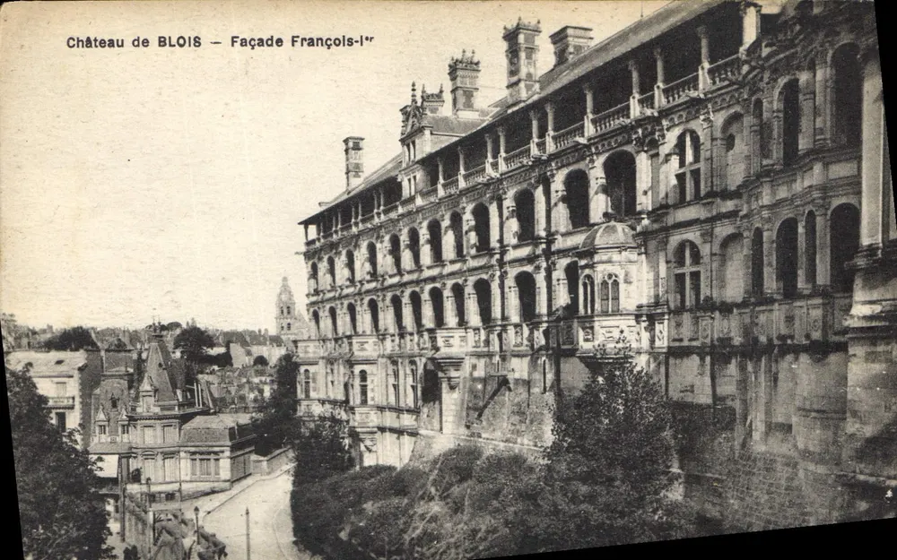 Schloss BLOIS — Fassade von François I - Vorderseite