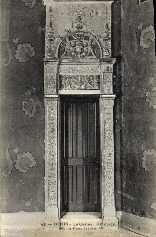 Blois — O Castelo (1º andar) — Porta Renascentista — E.A. - Frente