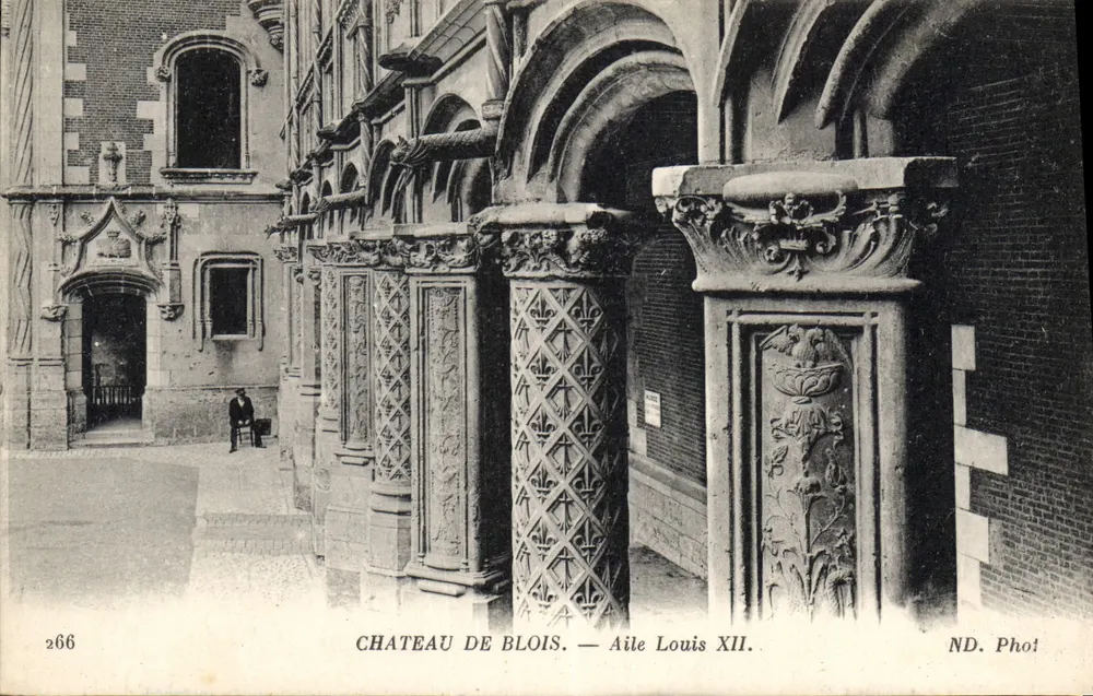 Schloss Blois — Flügel von Ludwig XII. — ND. Foto. - Vorderseite