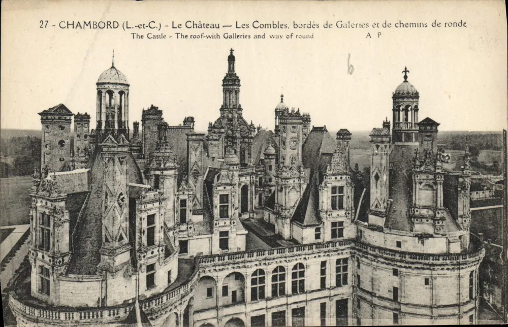 Chambord (L.-et-C.) — O Castelo — Os Combles, bordados de Galerias e de caminhos de ronda — A P - Frente