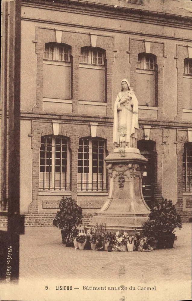 Lisieux — Edifício anexo do Carmelo — Palácio do Rosário - Frente