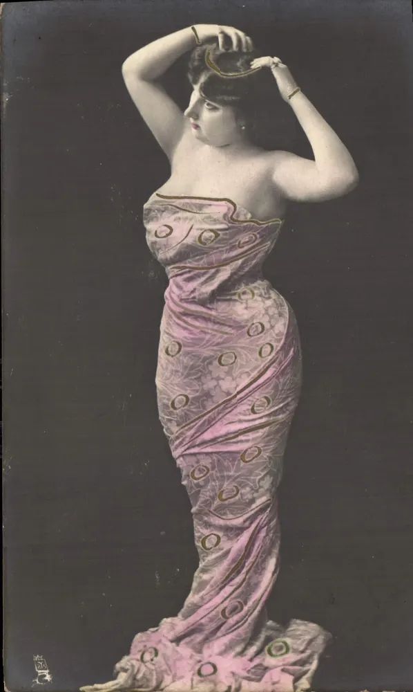 Mulher em vestido rosa — estilo Art Nouveau — editada por Raphael Tuck & filhos, Paris - Frente