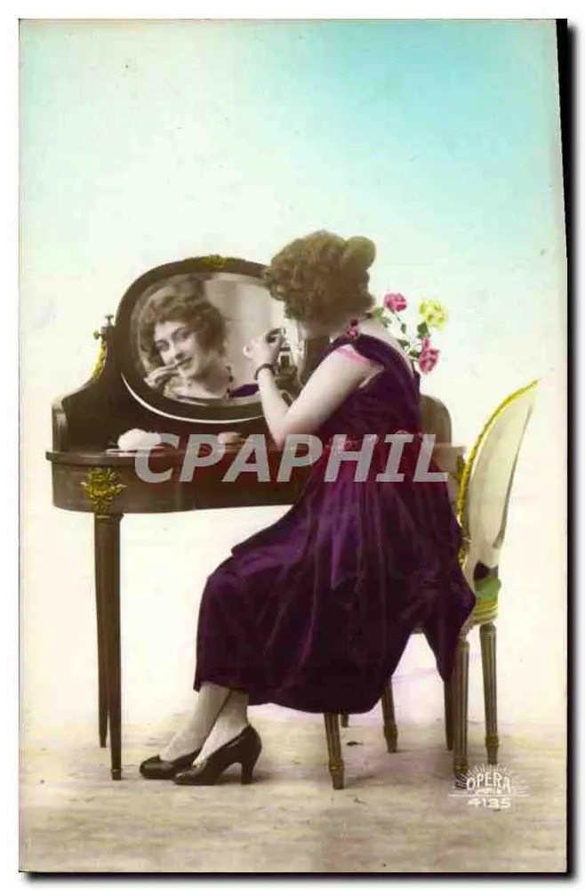 Mulher em vestido roxo se maquilando diante de um espelho — Opera, n° 4135 - Frente