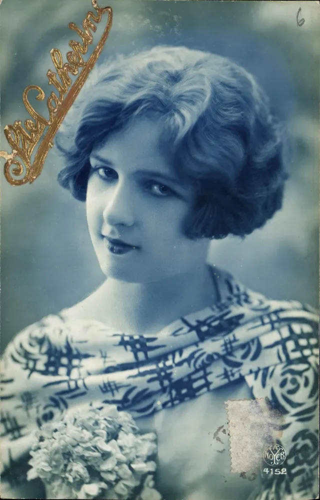 Jovem mulher — retrato em azul — editor Noyer n° 4152 - Frente