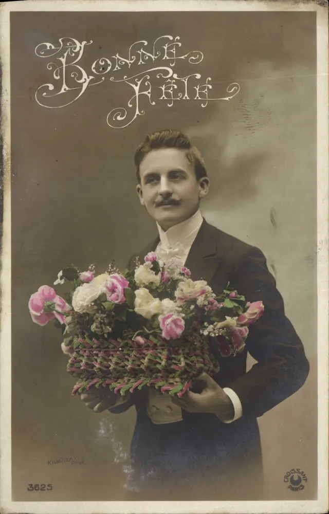 Junge Mann in Anzug — hält einen Blumenstrauß — KIVATIZAY Fotografie, Nr. 3625 - Vorderseite