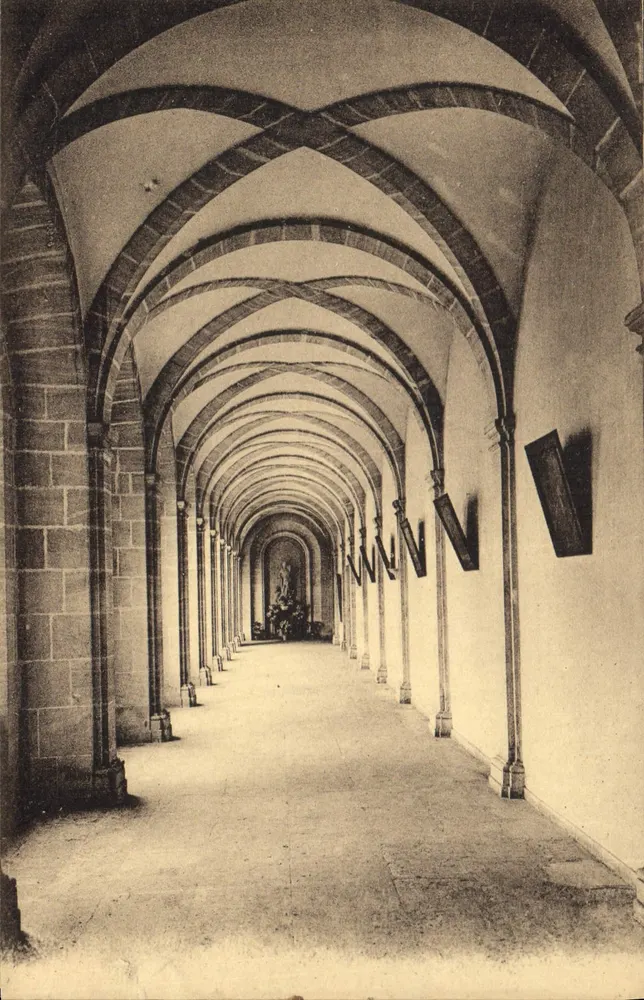 Abadia de Mondayé — Lado Sul do Claustro — editor A. Dubois, n°5 - Frente