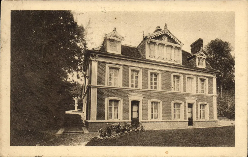 Os 'Buissonnets' — Fachada de entrada — Grand Hôtel de Normandie, Aliseux - Frente