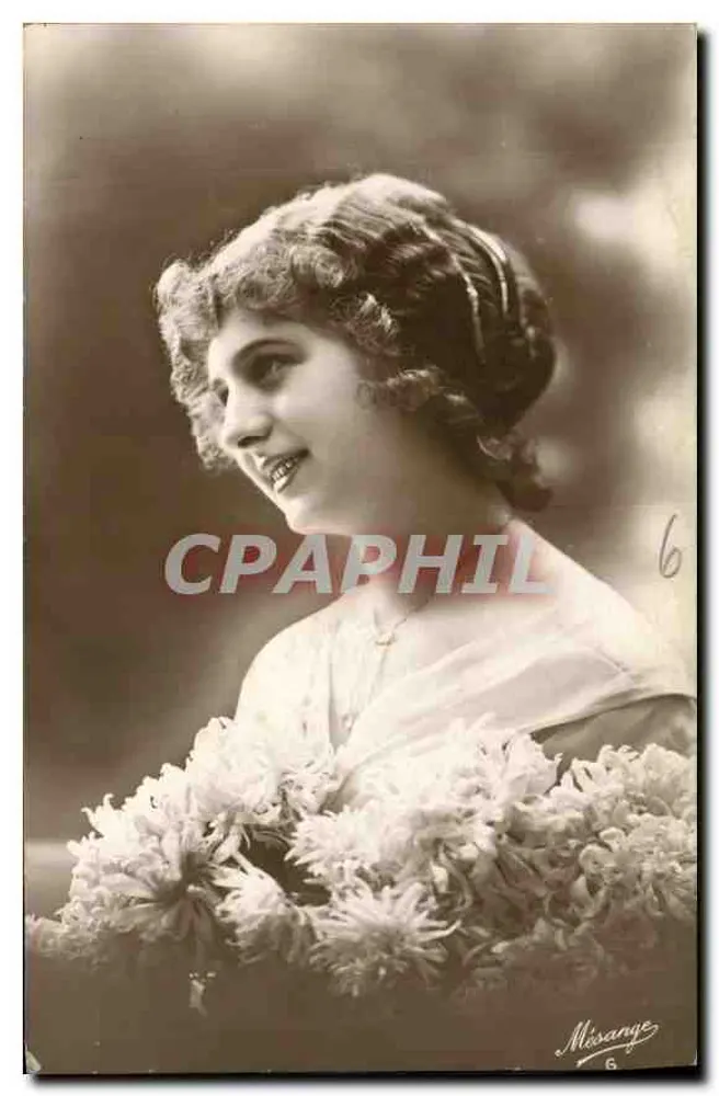 Jovem mulher sorridente — com buquê de flores — Misange 6 - Frente