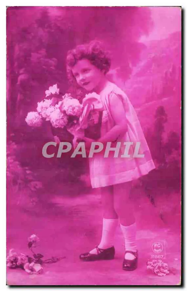Dziewczynka trzymająca bukiet kwiatów — studio fotograficzne — PC 2567 - Awers