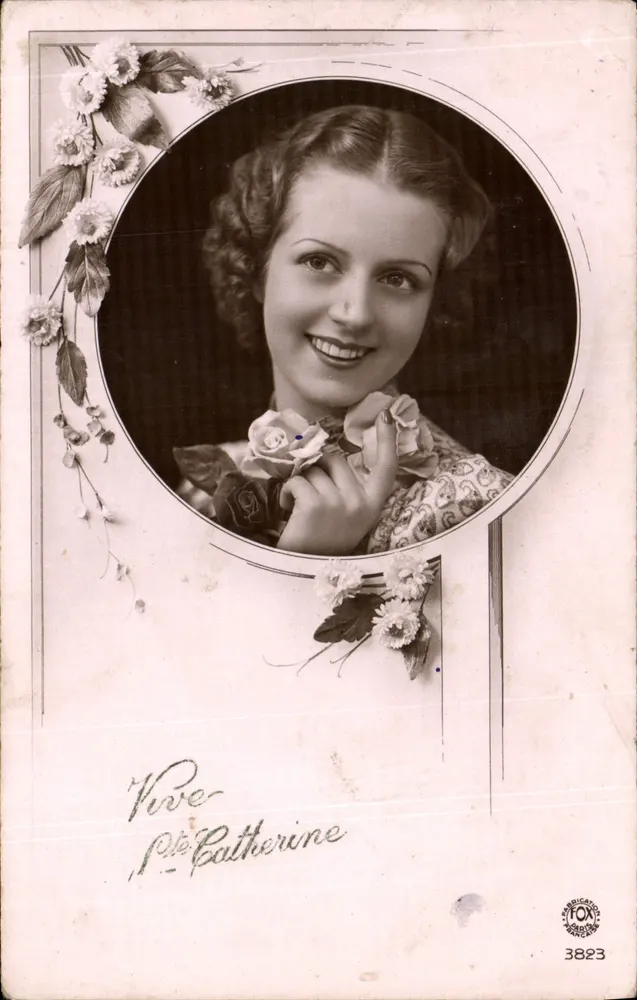 Vive Pét Catharine — Retrato de mulher sorridente — Fox Studios, n° 3823 - Frente